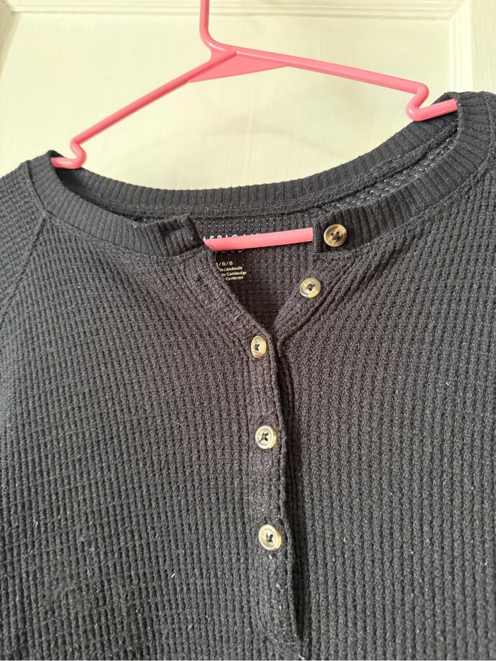 American Eagle Black Waffle-Knit Henley Top size L